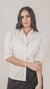 Blusa para mujer de manga tres cuartos con cuello Nerú bordado artesanal, confeccionada en tela fresca y ligera ideal para un look elegante y versátil. Su diseño con mangas abullonadas aporta un toque sofisticado y moderno