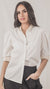 Blusa de manga tres cuartos con cuello Nerú bordado artesanal. Fresca, elegante y versátil, ideal para cualquier ocasión.