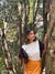 Blusa en marfil con detalles en negro y caféDiseñada para quienes aman la moda con personalidad, esta blusa combina comodidad y estilo. Su base marfil se complementa con mangas prominentes en tonos oscuros que realzan tus hombros y dan un toque moderno.
