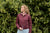 Una chaqueta que eleva tu presencia. Los cierres plateados añaden un toque de luz y sofisticación, convirtiéndola en una prenda ideal para transformar cualquier look en una declaración de estilo. Perfecta para destacar con actitud y elegancia en los días donde cada detalle cuenta