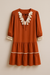 Vestido color terracota corto para mujer con flecos silueta libre